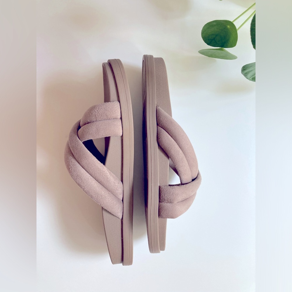 Old Navy Faux Suede Cross Strap Slide Sandals Comfy Shoes Women’s Size 8 NWOTS - Picture 2 of 6